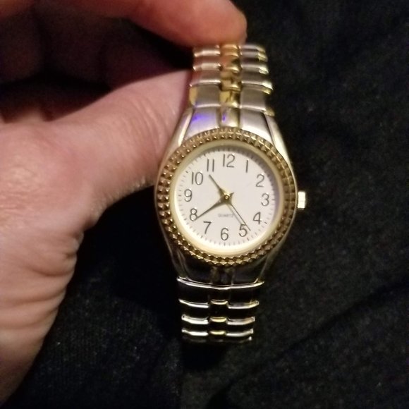 FREE add-on quartz watch - Picture 2 of 4